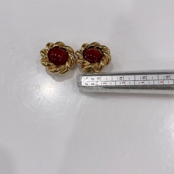 VINTAGE CHANEL STAMPED EXQUISITE CLIP EARRINGS with RED GRIPOIX - Picture 3 of 5